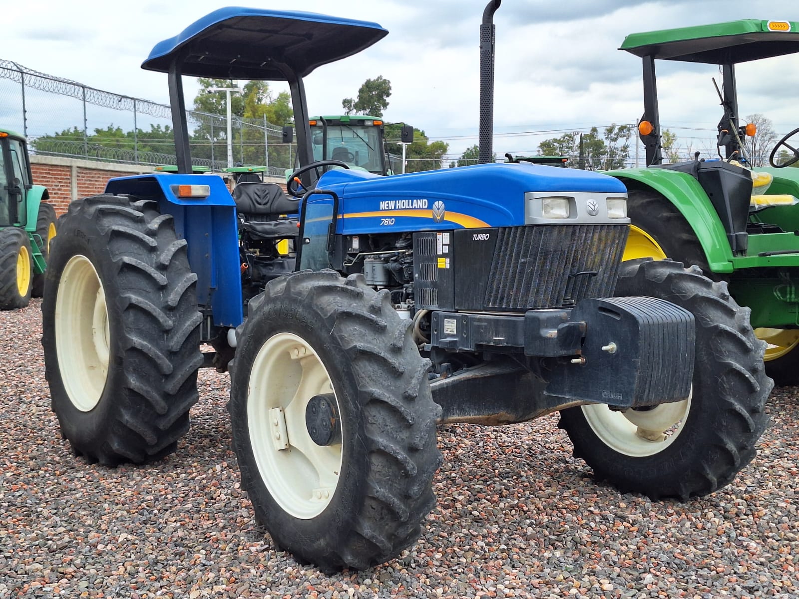 New Holland 7810