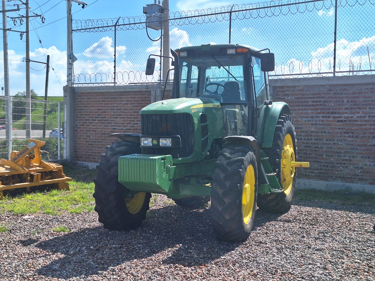 John Deere 6140J